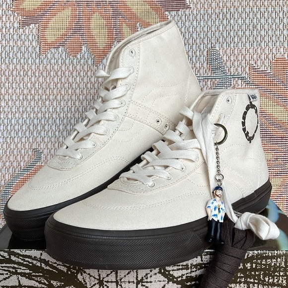 Vans Women’s Crockett High Dec
Quasi White
Vans X Quasi Crockett High Decon Shoe - Picture 11 of 16